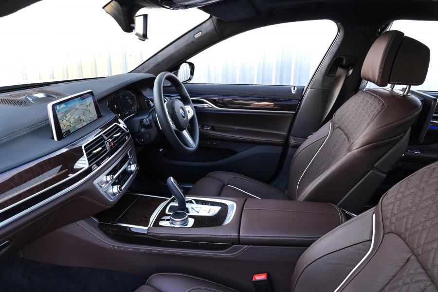 Интерьер BMW 740Li M Sport (G12) 2019 года  (ZA) (фото 8 из 17)